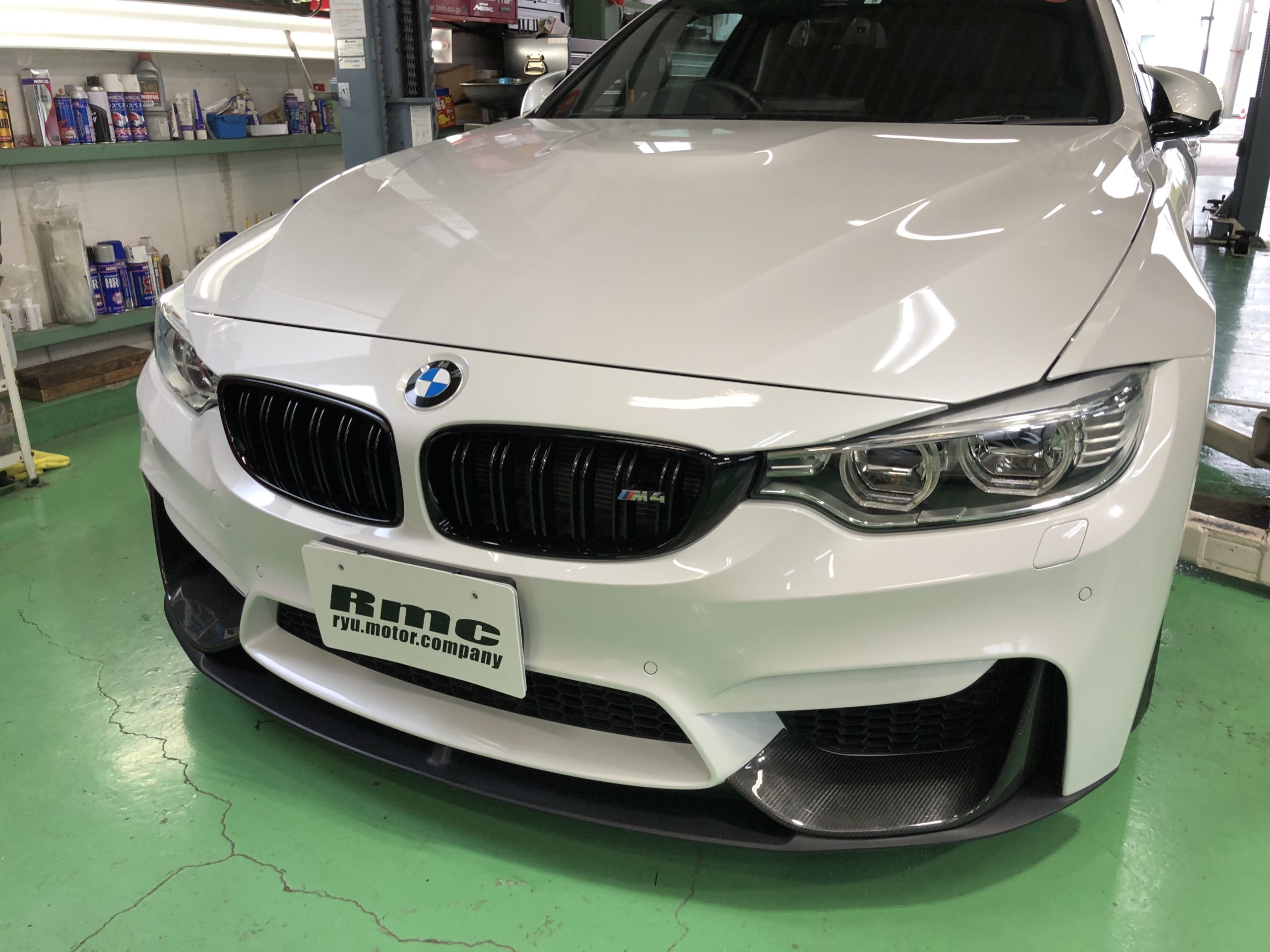 BMWF82M4 6MT Mperformanceparts フロントカーボンスプリッター取付 | RMC | RMC